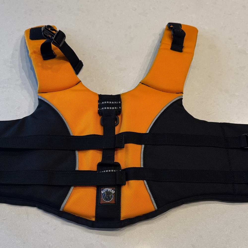 RuffWear Orange and Black Dog Life Jacket spotless. Keep your pet safe.